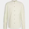 Pier One Uomo COLLAR OXFORD - Camicia - Off-white -Offerta Economica Pier One 14305a6790754e3ab37c3e320fd397c0