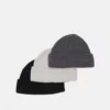 Pier One MICRO SHORT BEANIE COTTON 3 PACK UNISEX - Berretto - Black/dark Grey/off-white -Offerta Economica Pier One 1b6f08bac0394b9a835a7642dfe108f7