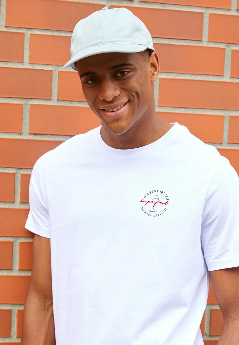 Pier One Uomo NEVER TOO LATE GRAPHIC T-SHIRT - T-shirt Con Stampa - White 5 Pier One Uomo NEVER TOO LATE GRAPHIC T-SHIRT - T-shirt Con Stampa - White - immagine 3