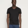 Pier One Uomo 3 PACK - T-shirt Basic - Black -Offerta Economica Pier One 3fa75a3949774380909723bffc57177e