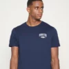 Pier One Uomo GRAPHIC T-SHIRT - T-shirt Con Stampa - Dark Blue -Offerta Economica Pier One 679180eddf264143b341dbafc21e8d73