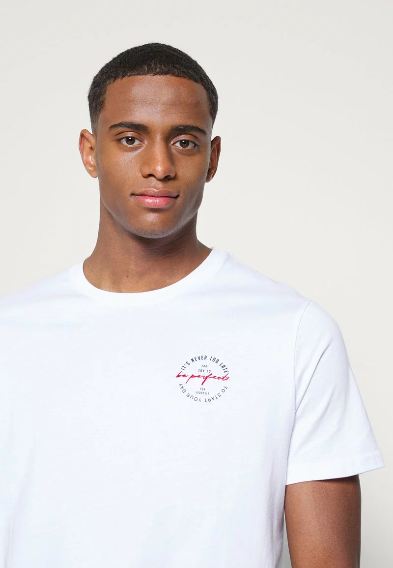 Pier One Uomo NEVER TOO LATE GRAPHIC T-SHIRT - T-shirt Con Stampa - White 8 Pier One Uomo NEVER TOO LATE GRAPHIC T-SHIRT - T-shirt Con Stampa - White - immagine 6