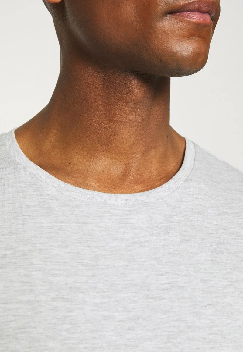 Pier One Uomo 5 PACK - T-shirt Basic - Black/white/light Grey 9 Pier One Uomo 5 PACK - T-shirt Basic - Black/white/light Grey - immagine 7