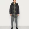 Pier One Uomo BASIC PUFFER JACKET WITH CONTRAST HOOD - Giacca Invernale - Black/olive -Offerta Economica Pier One 9c82993472144108bca5f6785dd4603b