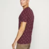Pier One Uomo T-shirt Con Stampa - Bordeaux 9 Pier One Uomo T-shirt Con Stampa - Bordeaux -Offerta Economica Pier One ccd6408bed6941e8ad81f09f2be3c833